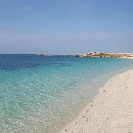 Alojamento de Acomodação e Pequeno-almoço Palmas Anna's Is Procilis