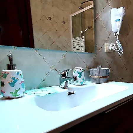 Bed & Breakfast Palmas Anna's Is Procilis